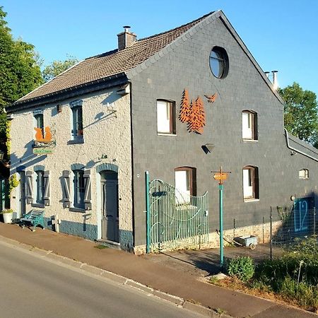 Aux Deux Amis Apartment Ставело Екстериор снимка