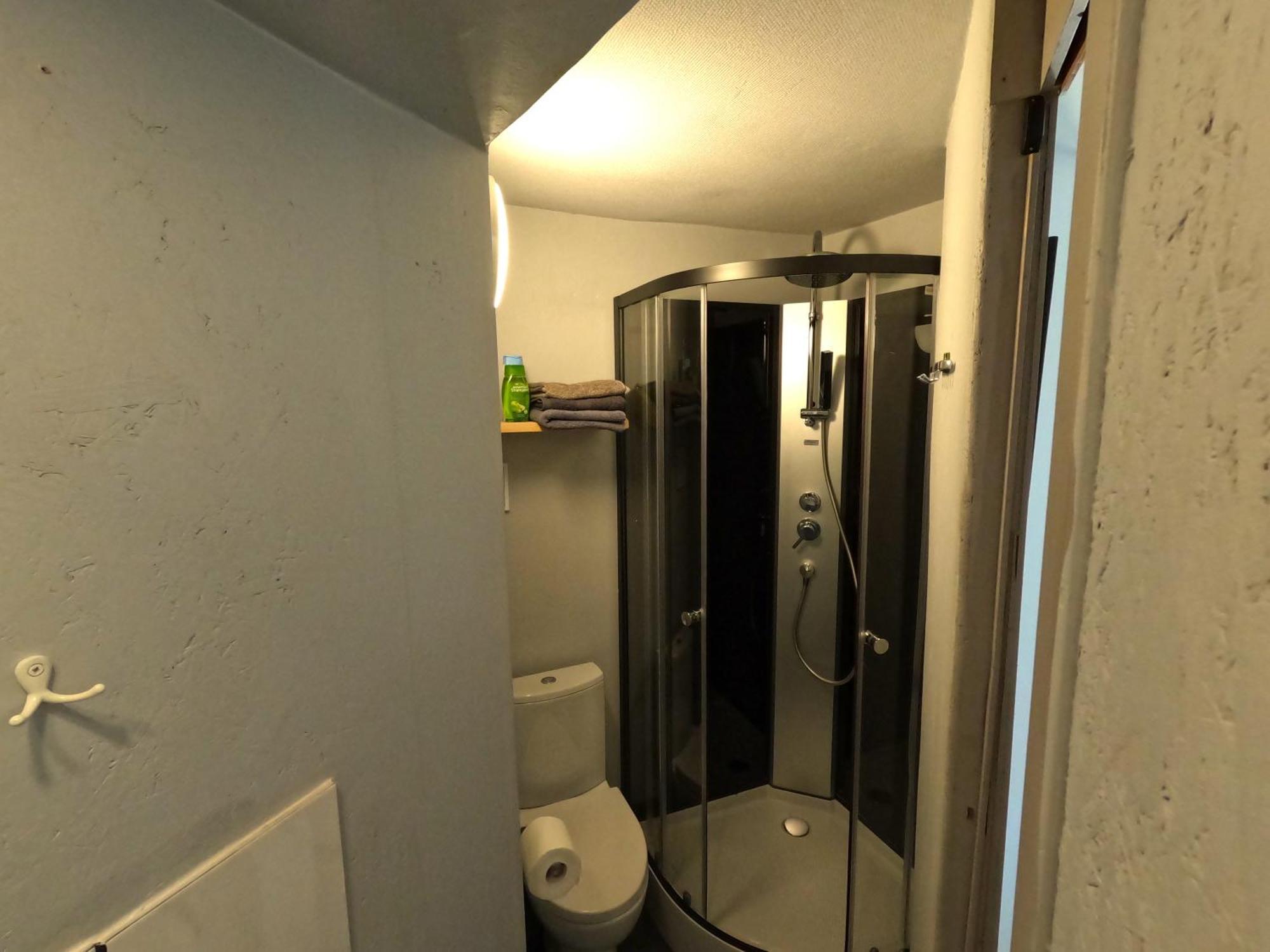 Aux Deux Amis Apartment Ставело Екстериор снимка